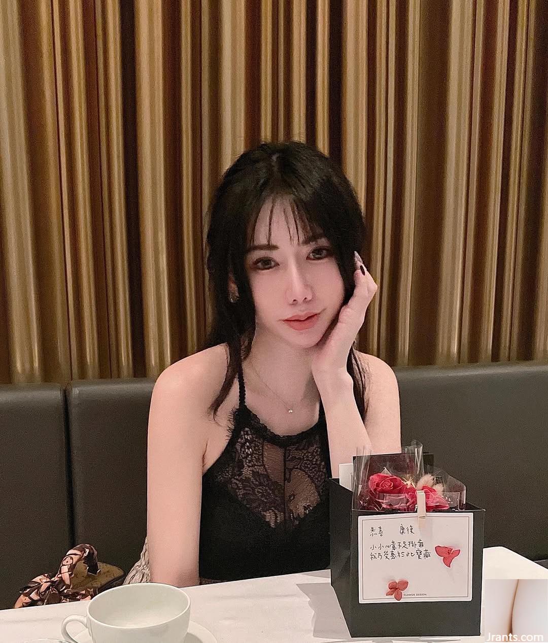 Ngực đầy đặn là tốt và “Rainie Ye” với cơ thể màu trắng và mềm mại, với một cám dỗ (24p) - Ảnh 9