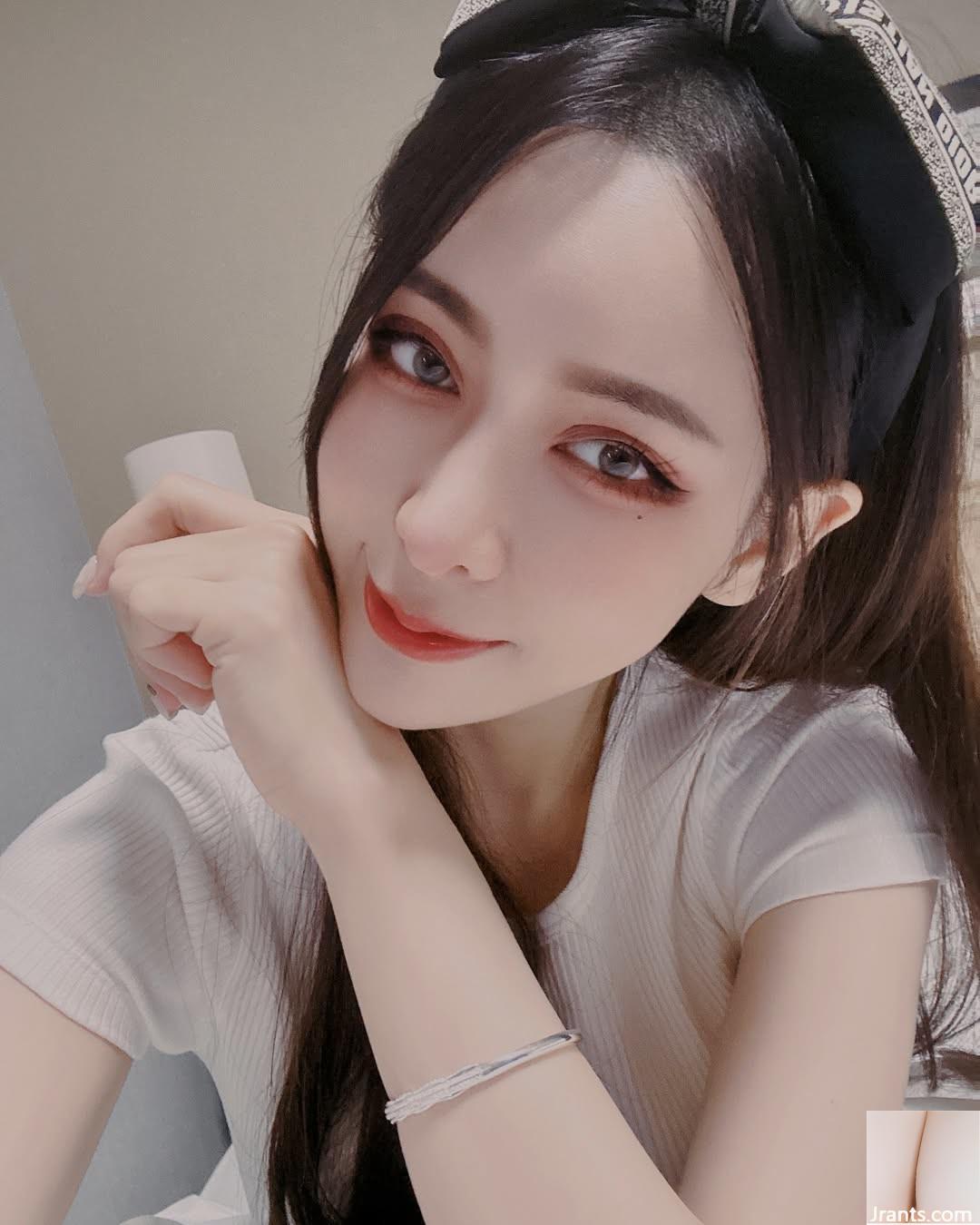 Nó đầy đủ đến nỗi nó sẽ tràn ra với bộ ngực công bằng và đẹp. - Ảnh 8