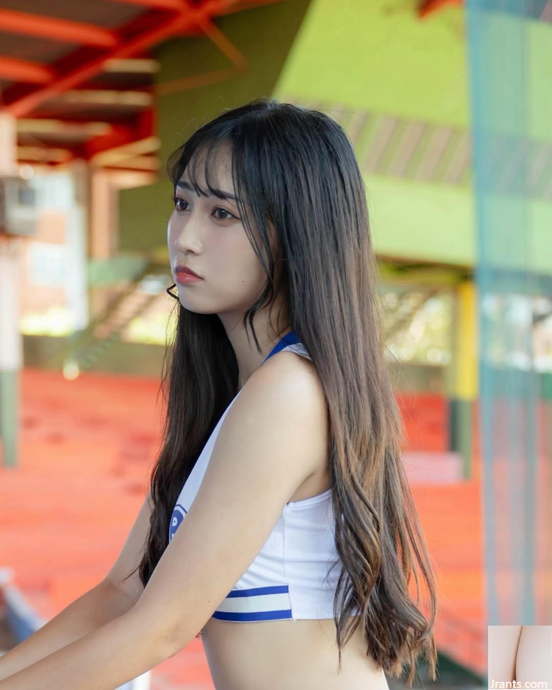 “Eleven” ăn mặc gợi cảm và quyến rũ! Không thể giữ được chút nào (10P) - Ảnh 4