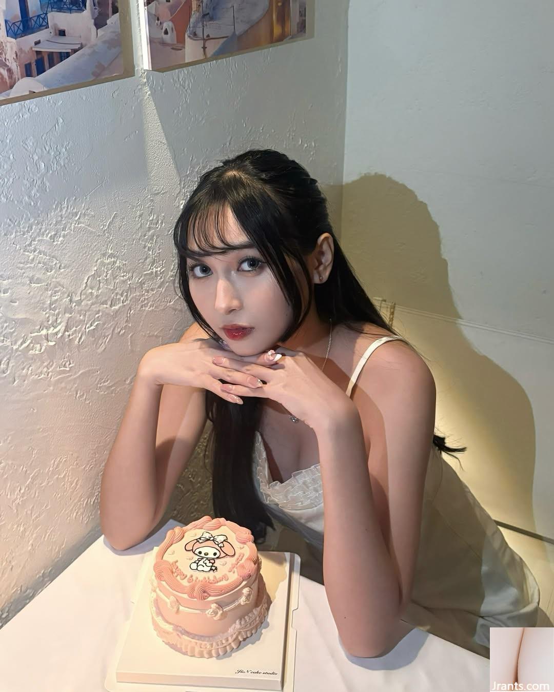 “Eleven” ăn mặc gợi cảm và quyến rũ! Không thể giữ được chút nào (10P) - Ảnh 8