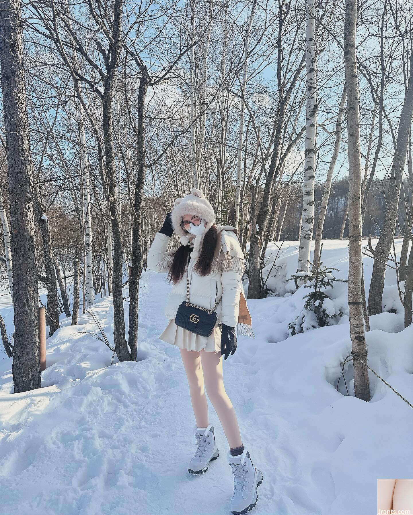 Những con nai bên trong va vào “vắt” da trắng và da mềm cho thấy sự cám dỗ của những quả bóng đôi (11p) - Ảnh 2