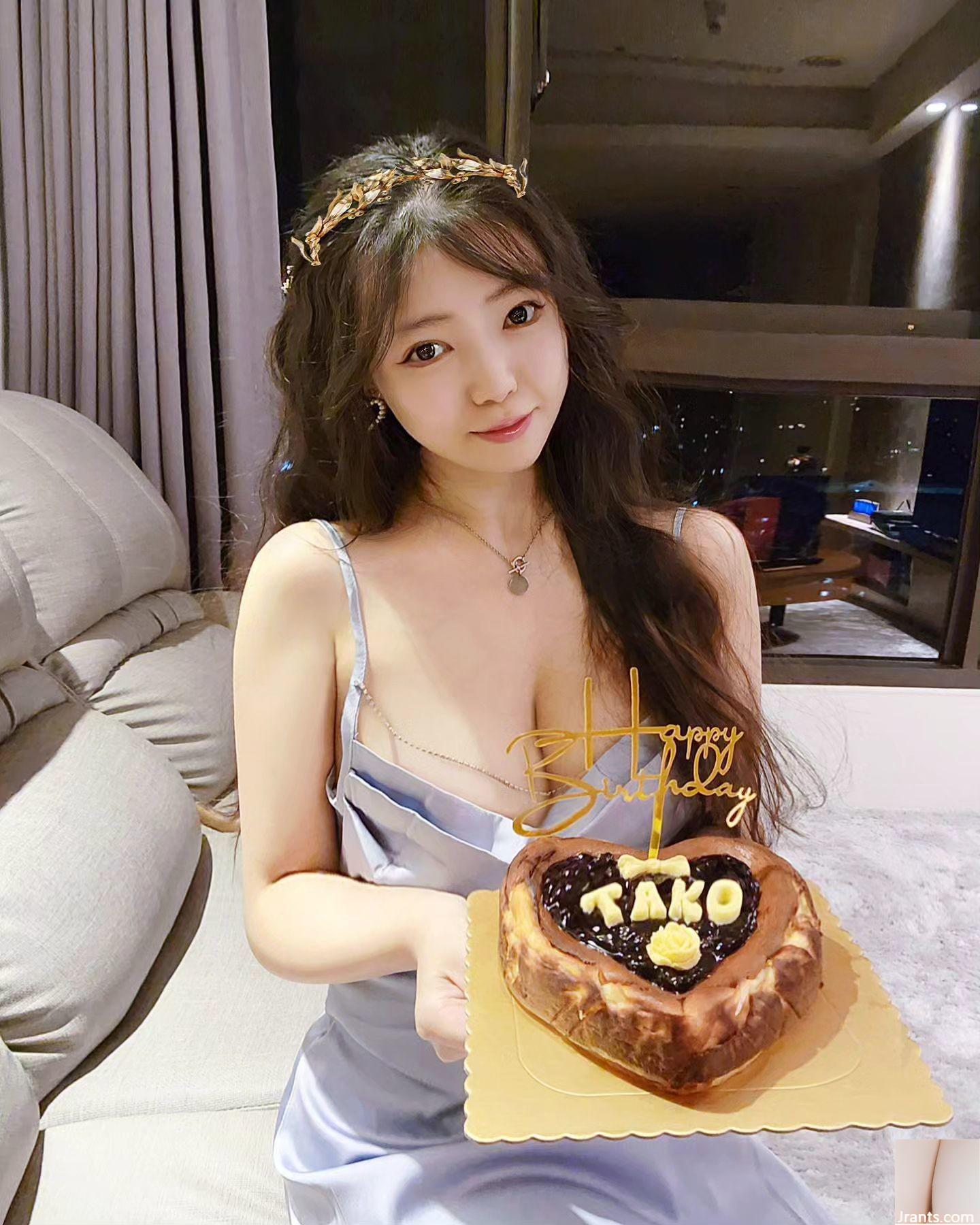 Đường cong cơ thể rất dữ dội. - Ảnh 17