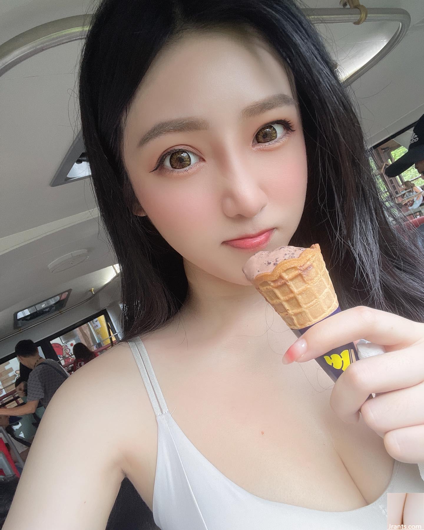 Sự cám dỗ của bộ ngực đẹp “Xu Weian vivi_hsu” với bộ ngực tròn và đầy đặn (20p) - Ảnh 15