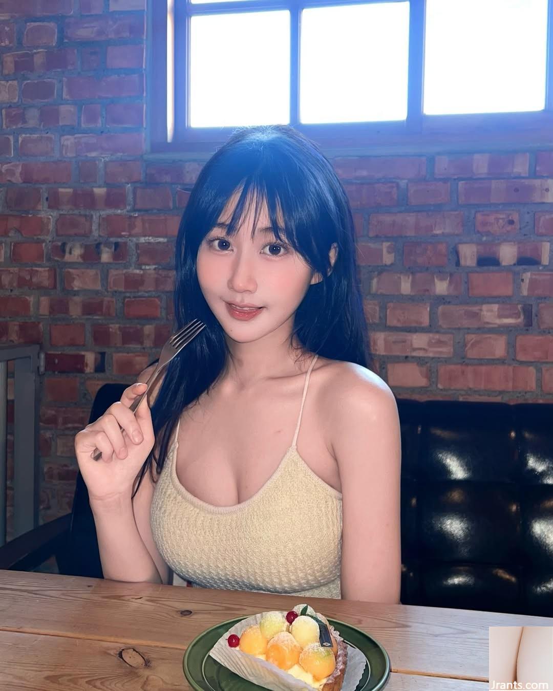 “Angela” quá nóng bỏng với bộ ngực tuyệt đẹp tràn ra ngoài cơ thể (10P) - Ảnh 10