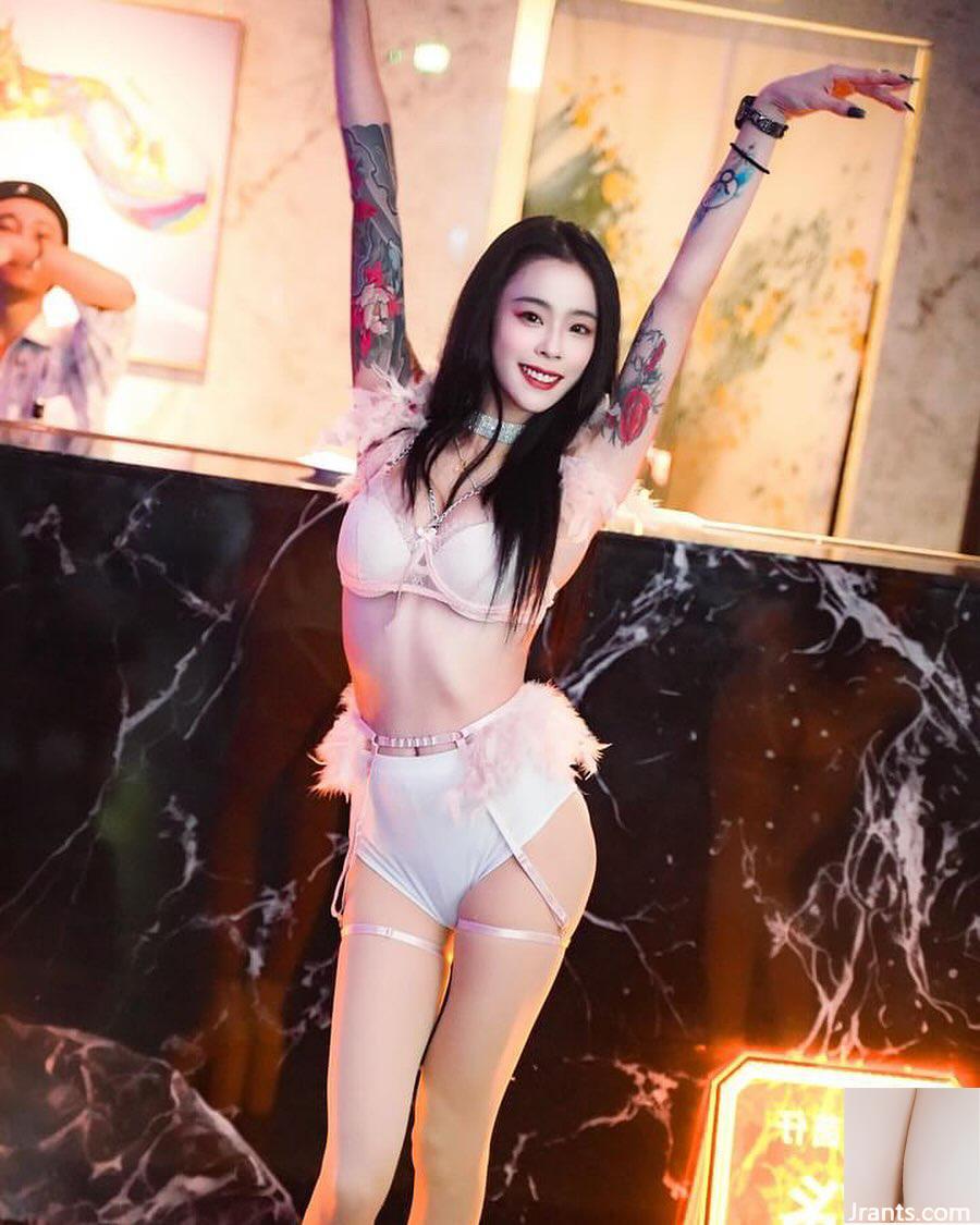 Tính khí giống như nữ hoàng “Taichung Shuqi” bắn phá tầm nhìn của bạn bằng một viễn cảnh nóng bỏng (19P) - Ảnh 16