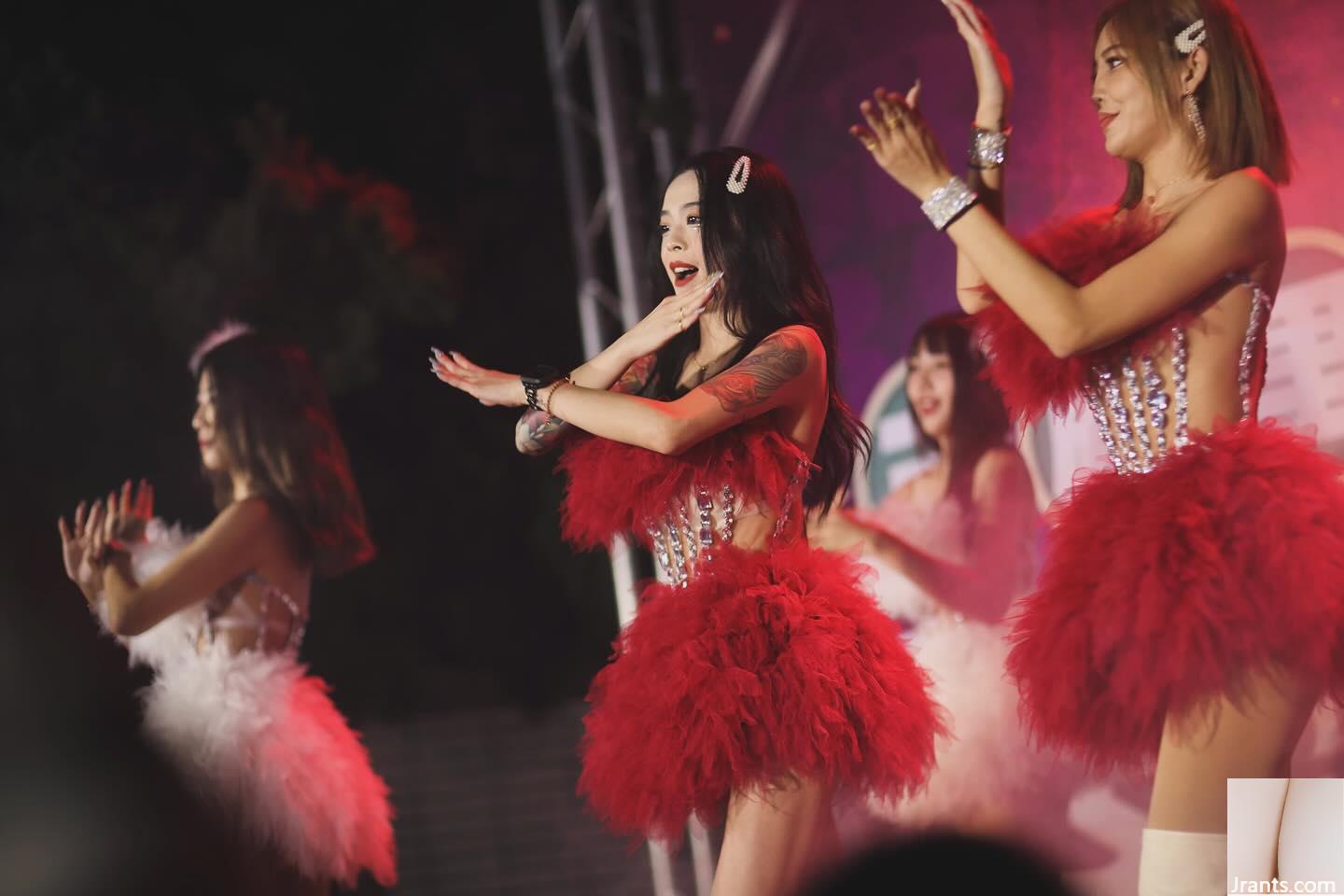 Tính khí giống như nữ hoàng “Taichung Shuqi” bắn phá tầm nhìn của bạn bằng một viễn cảnh nóng bỏng (19P) - Ảnh 19