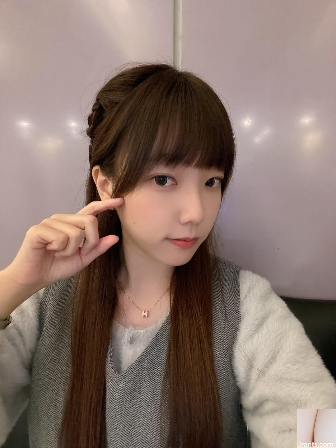 Cô gái dễ thương “Baiyi” có dáng người đẹp thấp thoáng (10P) - Ảnh 4