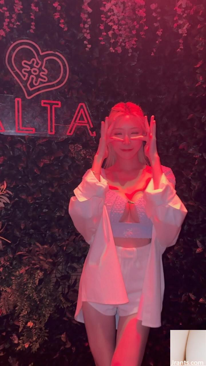 Cô gái trẻ chân dài “DJ Xin Li Xiaoxing” đầy đủ đến nỗi cô sắp tràn ra với bộ ngực công bằng và xinh đẹp (40p) - Ảnh 16