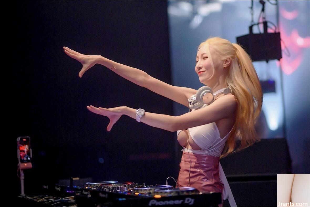 Cô gái trẻ chân dài “DJ Xin Li Xiaoxing” đầy đủ đến nỗi cô sắp tràn ra với bộ ngực công bằng và xinh đẹp (40p) - Ảnh 20