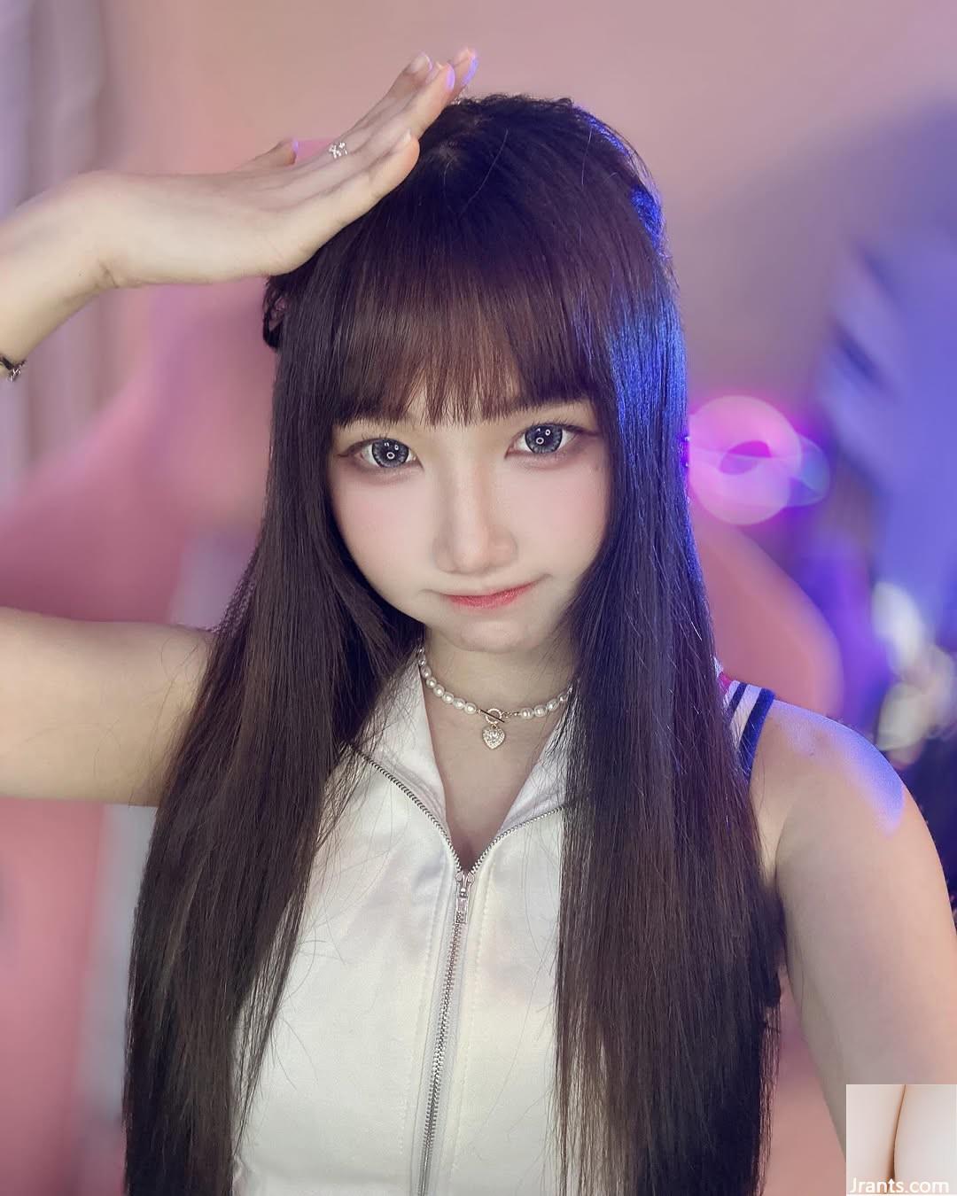 “Alpha Afa” có khuôn mặt quyến rũ, đôi mắt sâu và thần thái, độ nóng bỏng tận trời xanh (10P) - Ảnh 4