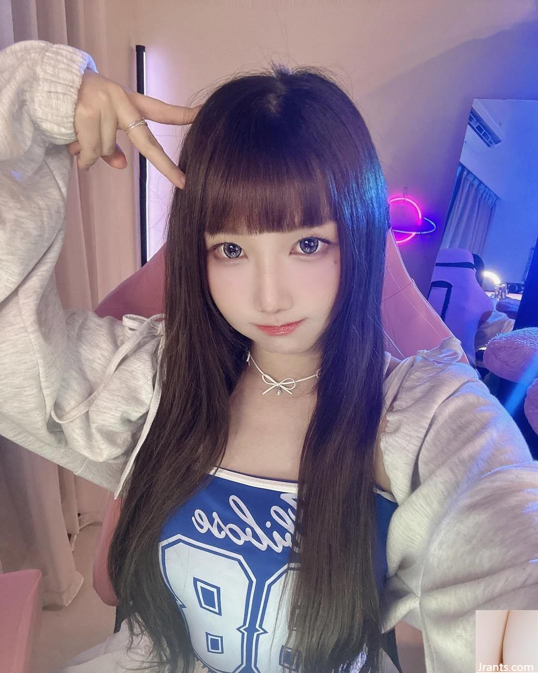 “Alpha Afa” có khuôn mặt quyến rũ, đôi mắt sâu và thần thái, độ nóng bỏng tận trời xanh (10P) - Ảnh 5