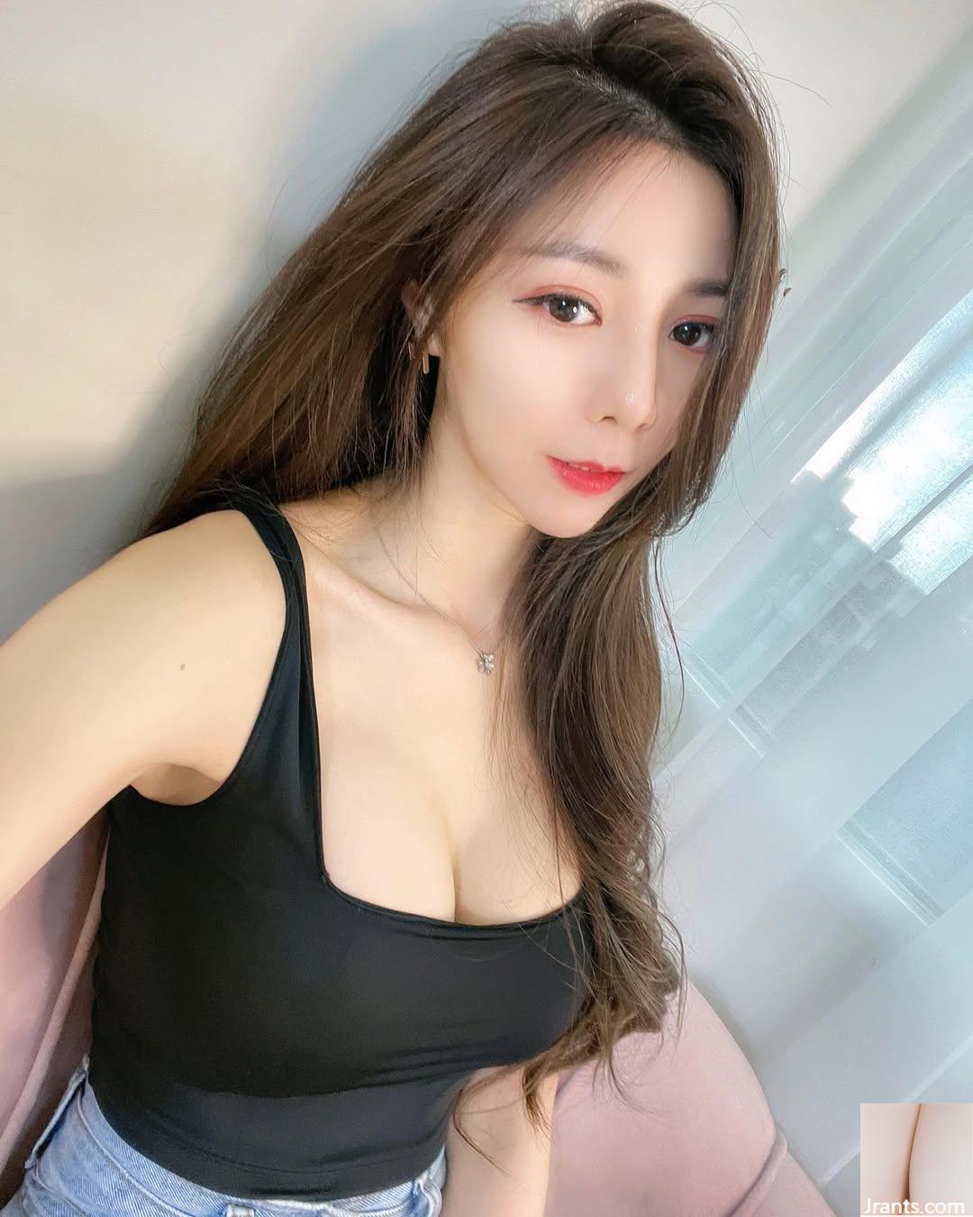 Khung cảnh quá thái quá và “Kathy Wang” không thể che giấu bộ ngực cắt thấp gợi cảm (29p) - Ảnh 14