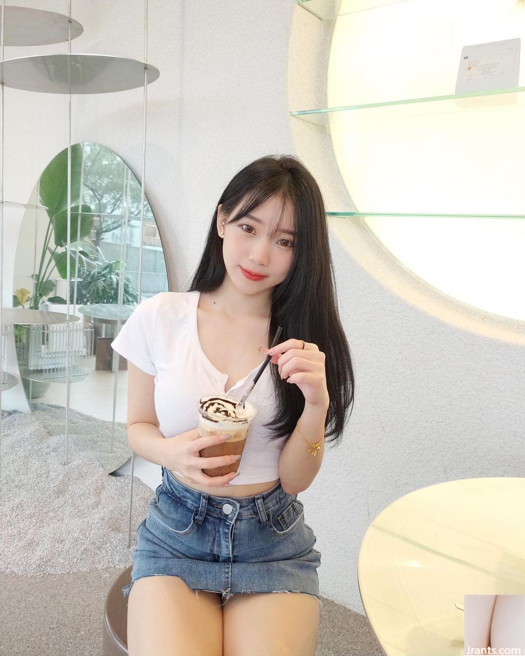 Cô gái xinh đẹp của người Malaysia với làn da trắng và chân dài Kitty__Tee (8p) - Ảnh 3