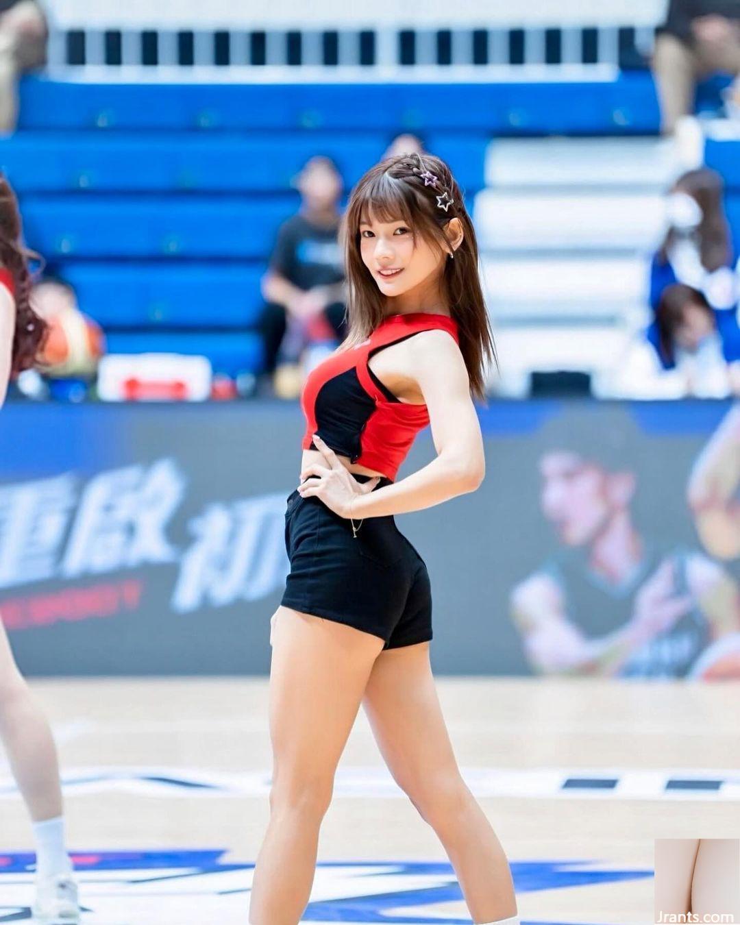 “Ruisi” đầy đặn với khuôn mặt ngọt ngào + thân hình nóng bỏng và săn chắc (25P)