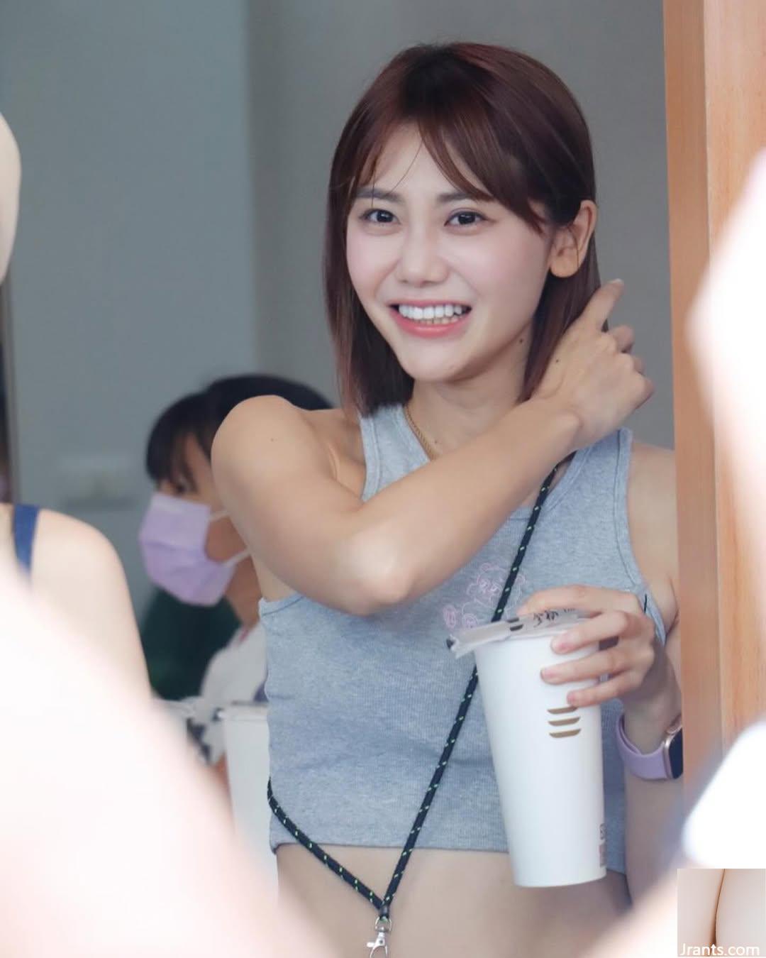 Cô gái bên cạnh “Bean Ge” chứa đầy những vòng cung cơ thể gợi cảm (29p) - Ảnh 23