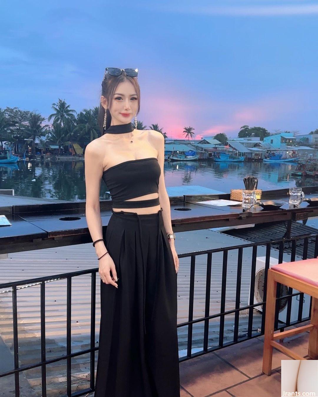 Bộ ngực nở nang của “Cai Mitch” hơi lộ ra và đường cong vô cùng quyến rũ (39P)