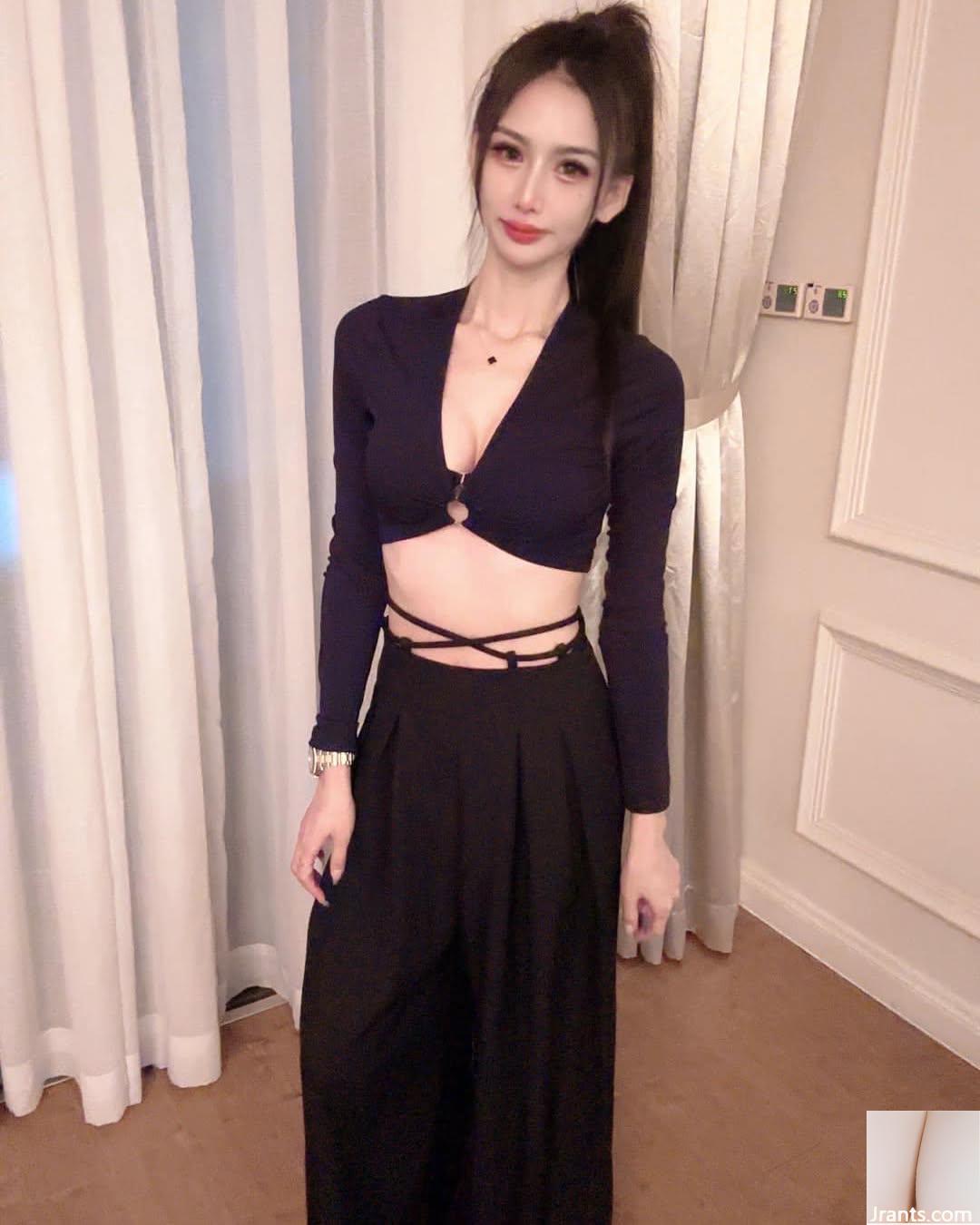 Bộ ngực nở nang của “Cai Mitch” hơi lộ ra và đường cong vô cùng quyến rũ (39P) - Ảnh 11