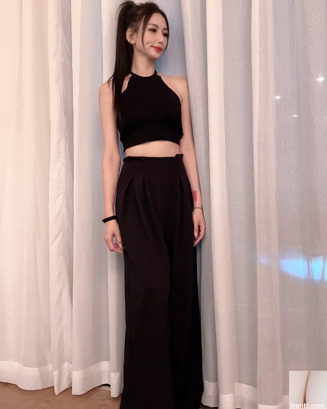 Bộ ngực nở nang của “Cai Mitch” hơi lộ ra và đường cong vô cùng quyến rũ (39P) - Ảnh 31