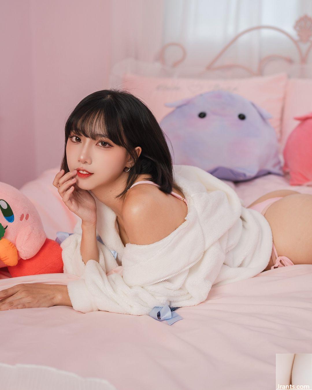 Khí chất thanh tao bất khả chiến bại của “Taotao” khí chất dâm đãng không ngừng quyến rũ, túi ngực trắng nõn và mềm mại đầy đặn (40P) - Ảnh 2