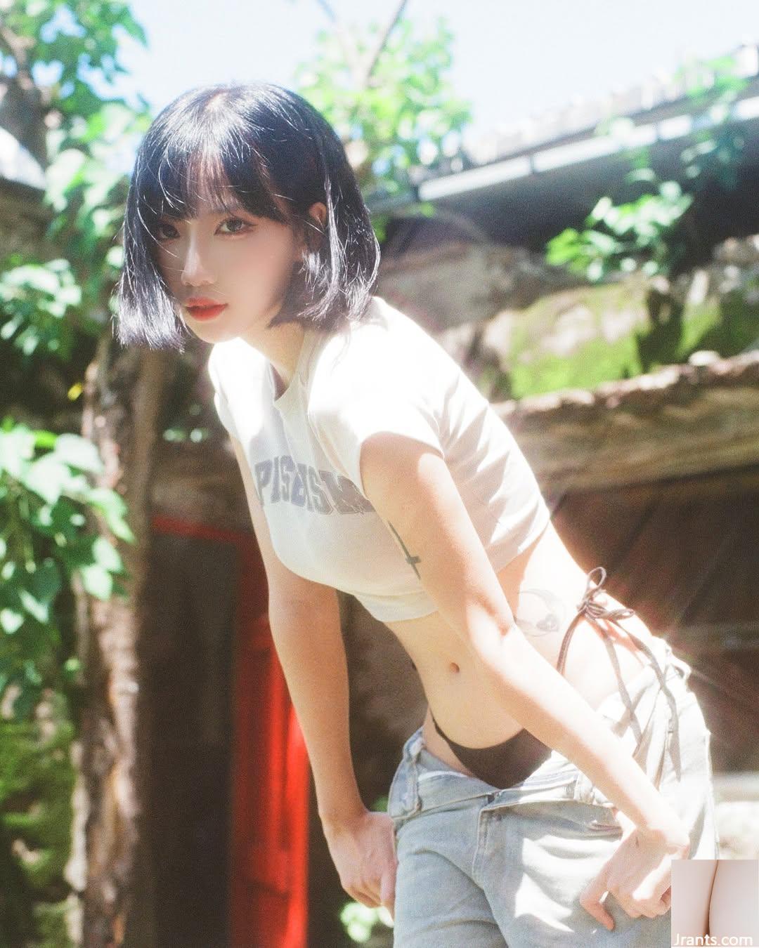 Khí chất thanh tao bất khả chiến bại của “Taotao” khí chất dâm đãng không ngừng quyến rũ, túi ngực trắng nõn và mềm mại đầy đặn (40P) - Ảnh 22