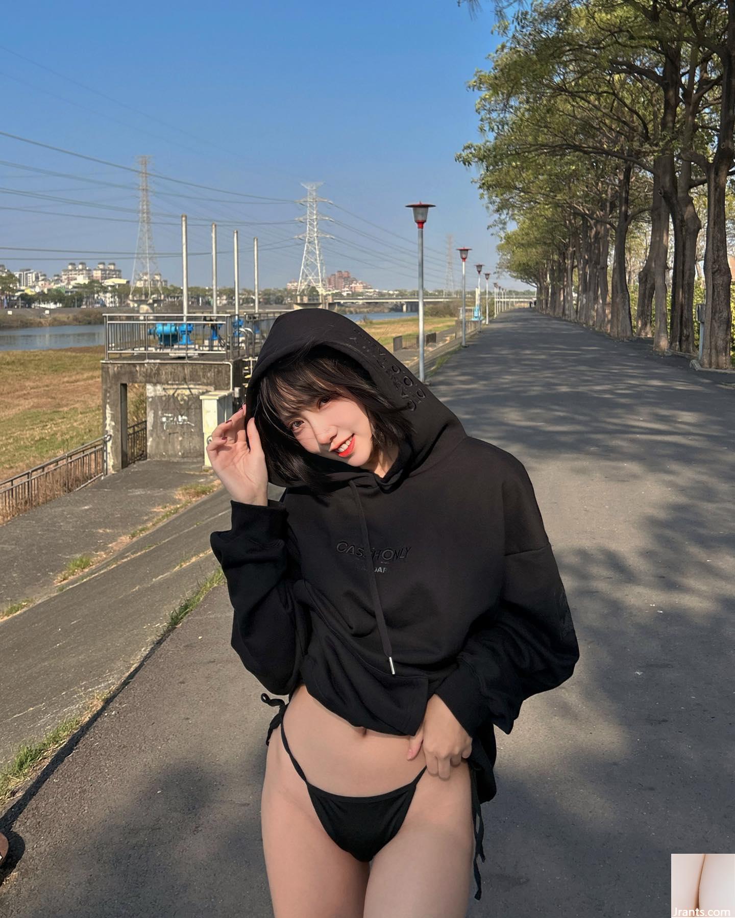 Khí chất thanh tao bất khả chiến bại của “Taotao” khí chất dâm đãng không ngừng quyến rũ, túi ngực trắng nõn và mềm mại đầy đặn (40P) - Ảnh 39