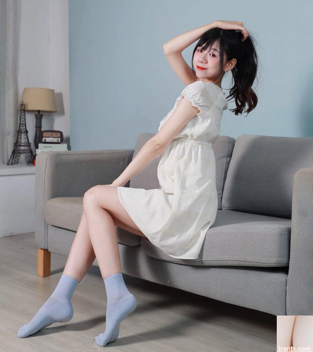 Em gái ngọt ngào giấu “bánh khoai tây”, bộ ngực đầy đặn và xinh đẹp không thể che giấu, và cô ấy cũng có đôi chân quyến rũ (23P)