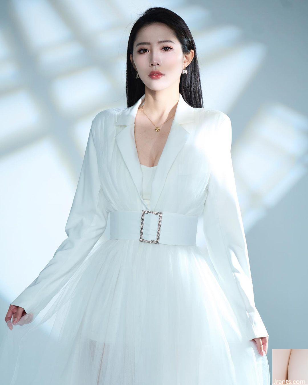 “Feng Ling” có vẻ ngoài quyến rũ và thân hình hoàn hảo, đầy cám dỗ và gợi cảm (33P) - Ảnh 31