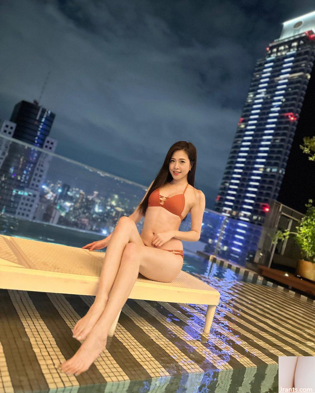 “Xin Flora” gợi cảm và quyến rũ có nụ cười ngọt ngào và dáng người đẹp (34P)