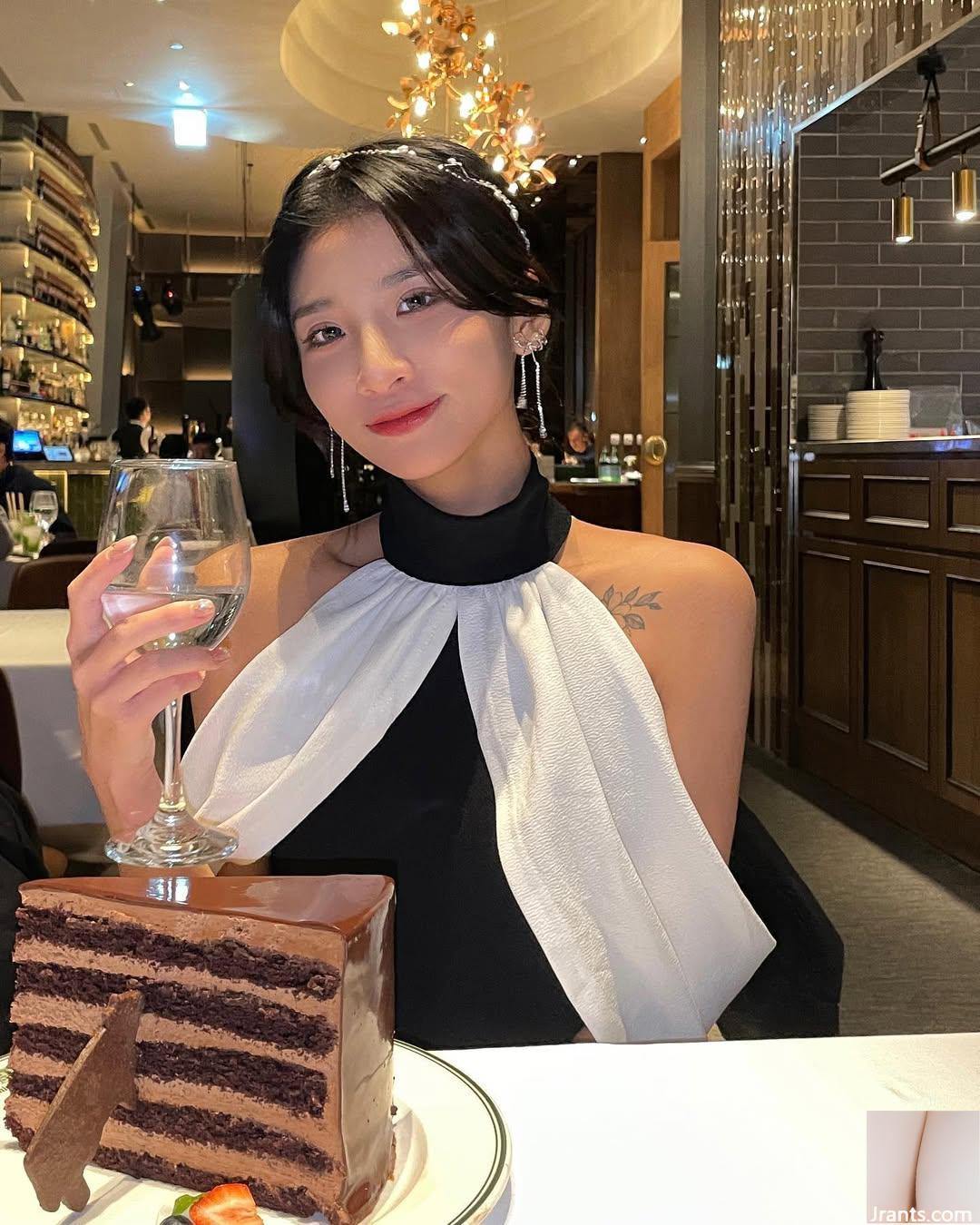 Tara” Thân hình đẹp không thể giấu được chân và ngực Taichi (33P) - Ảnh 2