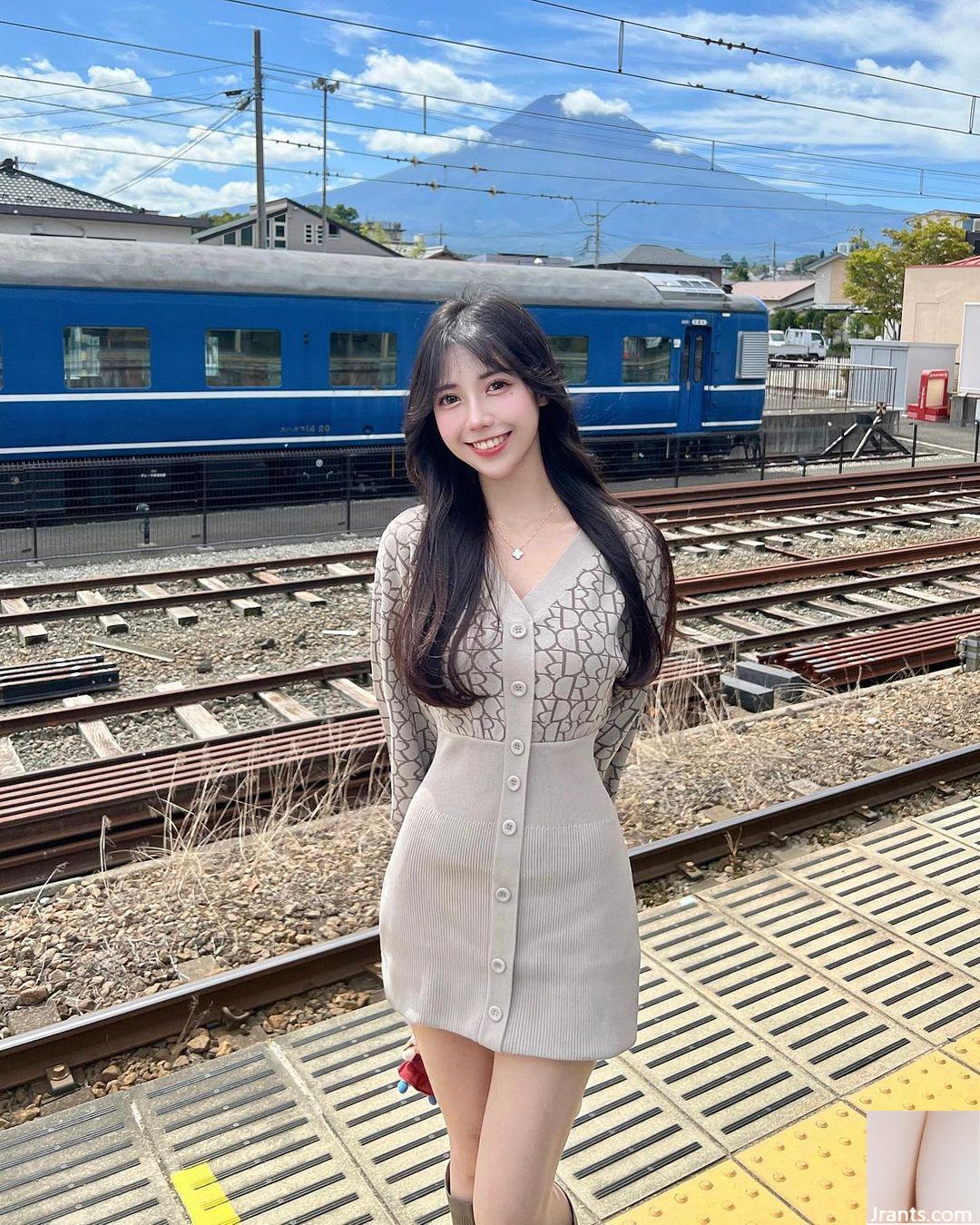 Nhân vật quỷ dị “Zhang Qiqi” có vẻ ngoài ngọt ngào, bắt mắt và toát lên sự cám dỗ tột độ (46P) - Ảnh 3