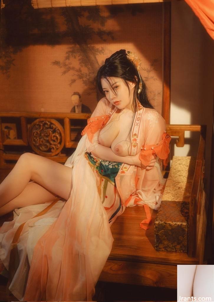 Tắm vẻ đẹp cổ điển ngực lớn - Ảnh 12