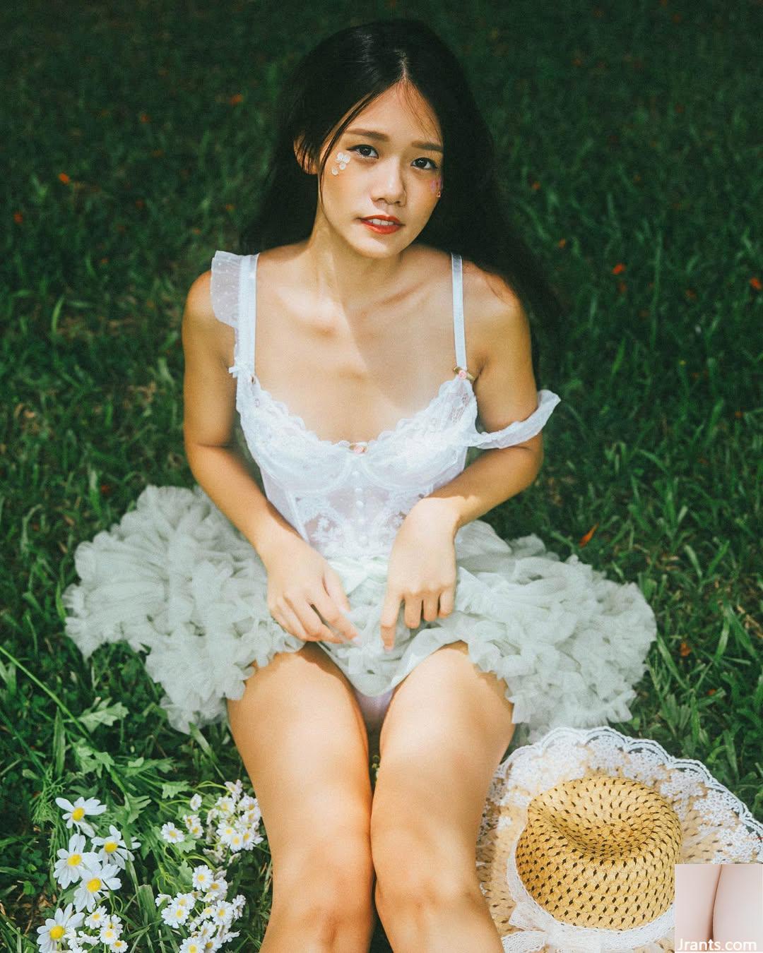 Người nổi tiếng nóng bỏng trên Internet “Cynthia. Xixi” vừa ngọt ngào, vừa gợi cảm và không thể cưỡng lại sự cám dỗ của toàn bộ cơ thể (33P) - Ảnh 7