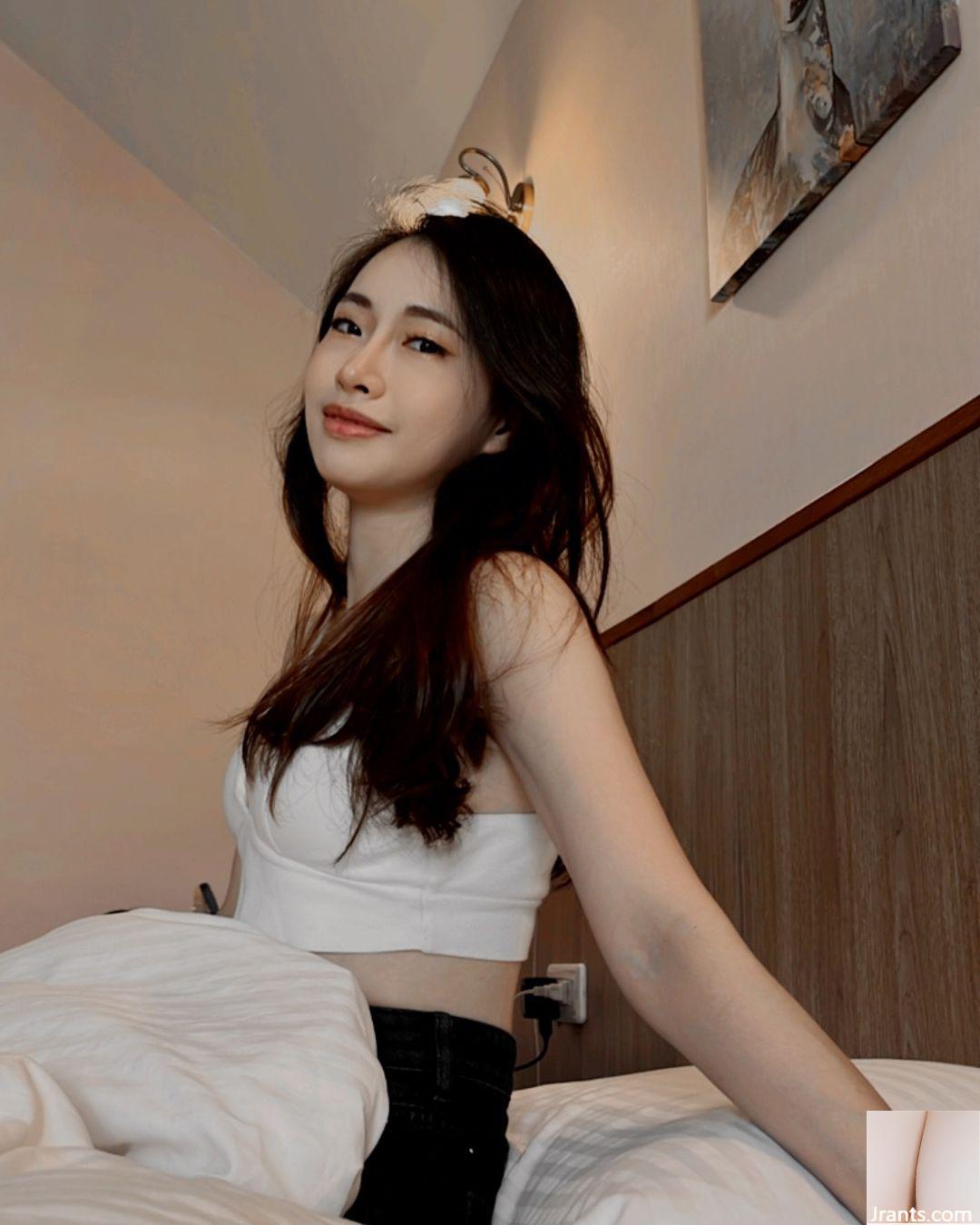 Vóc dáng hoàn hảo “Qingqing Emiie” có bộ ngực tròn trịa và đường cong không thể kiểm soát (29P) - Ảnh 19