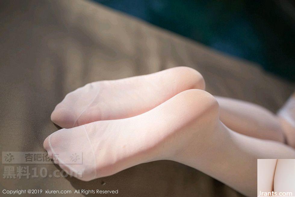 Nữ thần Xu Weiwei mia du lịch Bali và chụp những bức ảnh quyến rũ với nội y ống trắng và tất ren bên hồ bơi (19P) - Ảnh 17