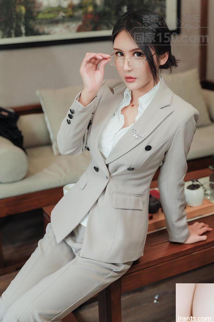 (Cô thư ký nhỏ xinh nhất Emily đi tất, che mông và để lộ ngực (27P) - Ảnh 27