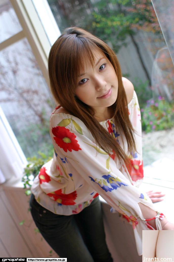Aida Yu-Graphis-First Gravure (150P)