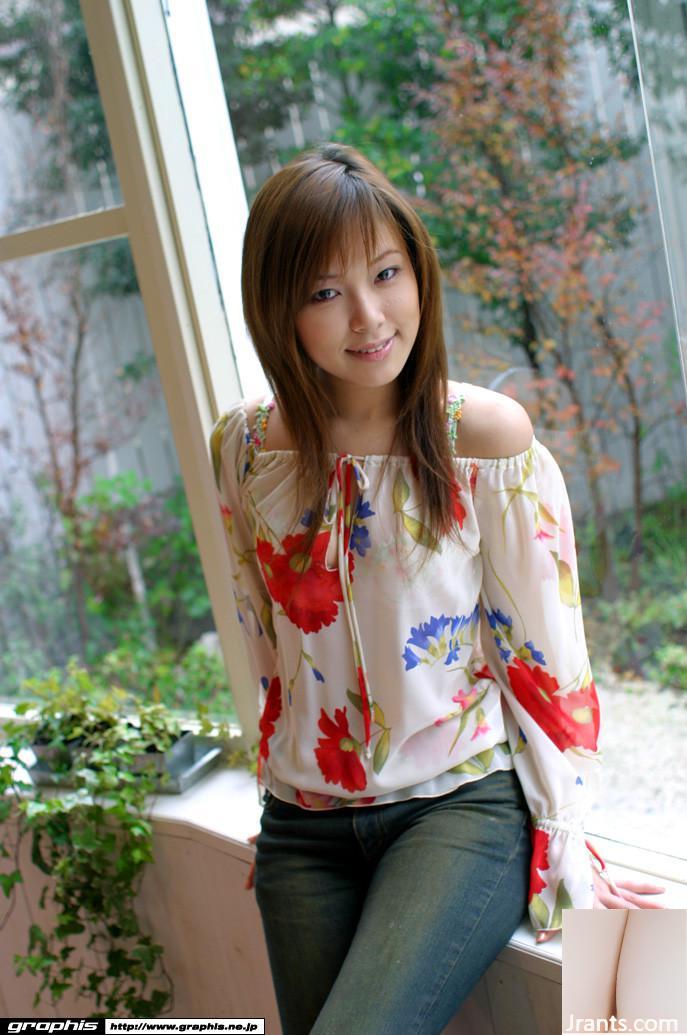 Aida Yu-Graphis-First Gravure (150P) - Ảnh 2