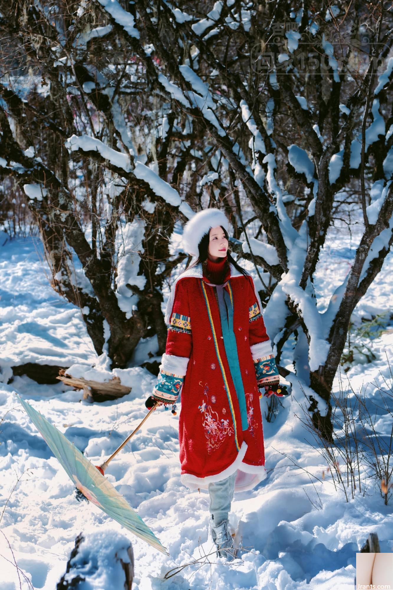 (Người mẫu khỏa thân trong nước) Tuyết tốt lành hàng năm báo hiệu mùa màng bội thu. Cô khoe ngực và đi trên tuyết thật gợi cảm (9P) - Ảnh 9