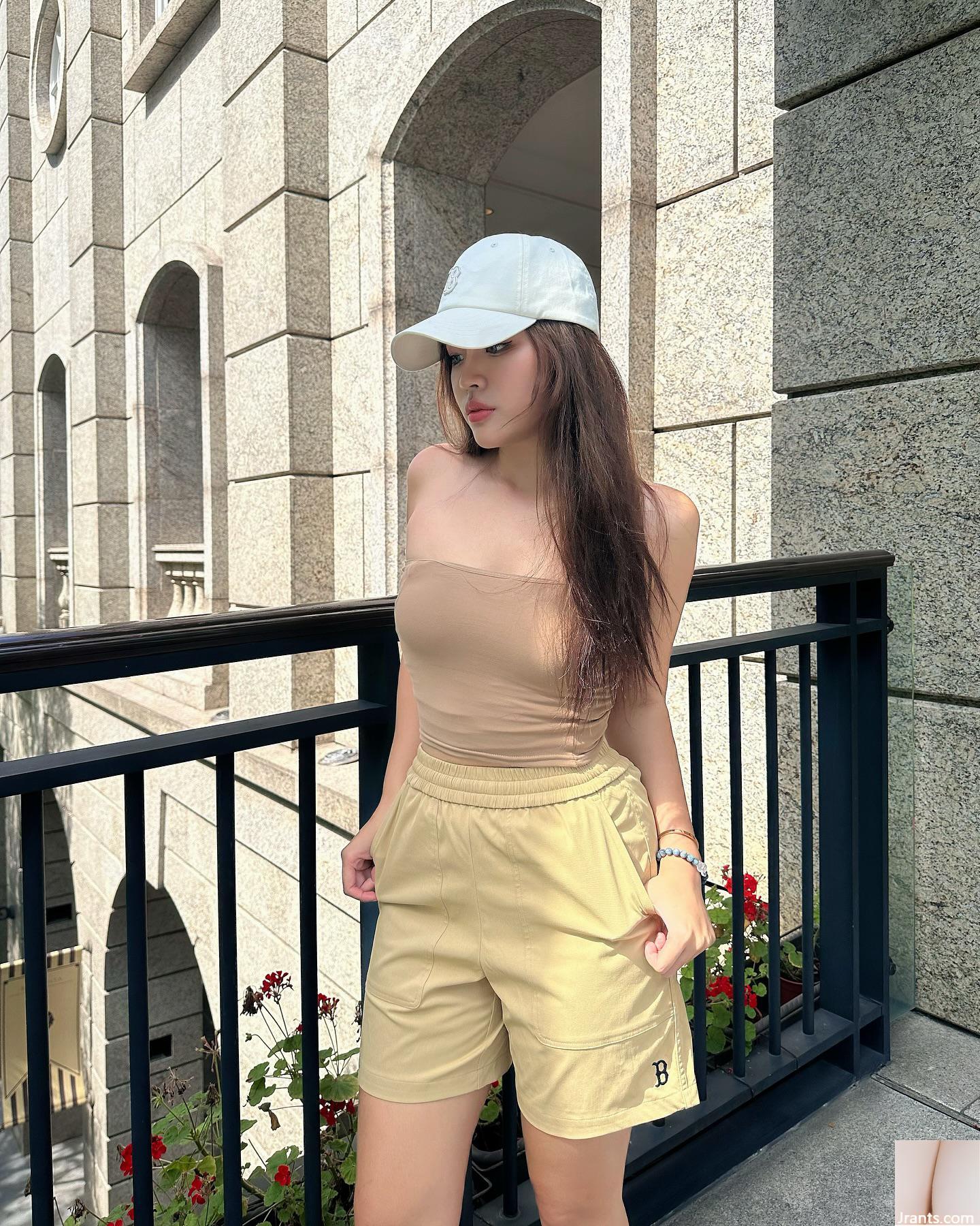 Sự tương phản tuyệt vời giữa vẻ đẹp tự nhiên, đôi chân đẹp và hương vị ngọt ngào của “Slin Lin” (17P)