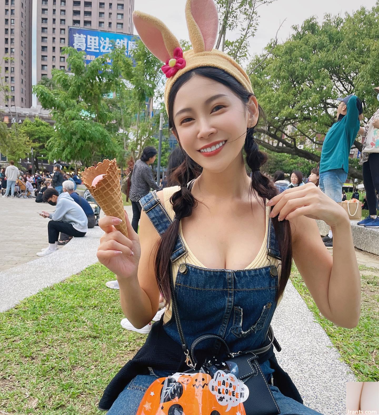 Ai có thể chịu nổi bộ trang phục xẻ sâu của “I am Shengyi” với vòng một và bộ ngực hơi lộ ra ngoài quá nóng bỏng của cư dân mạng (18P)