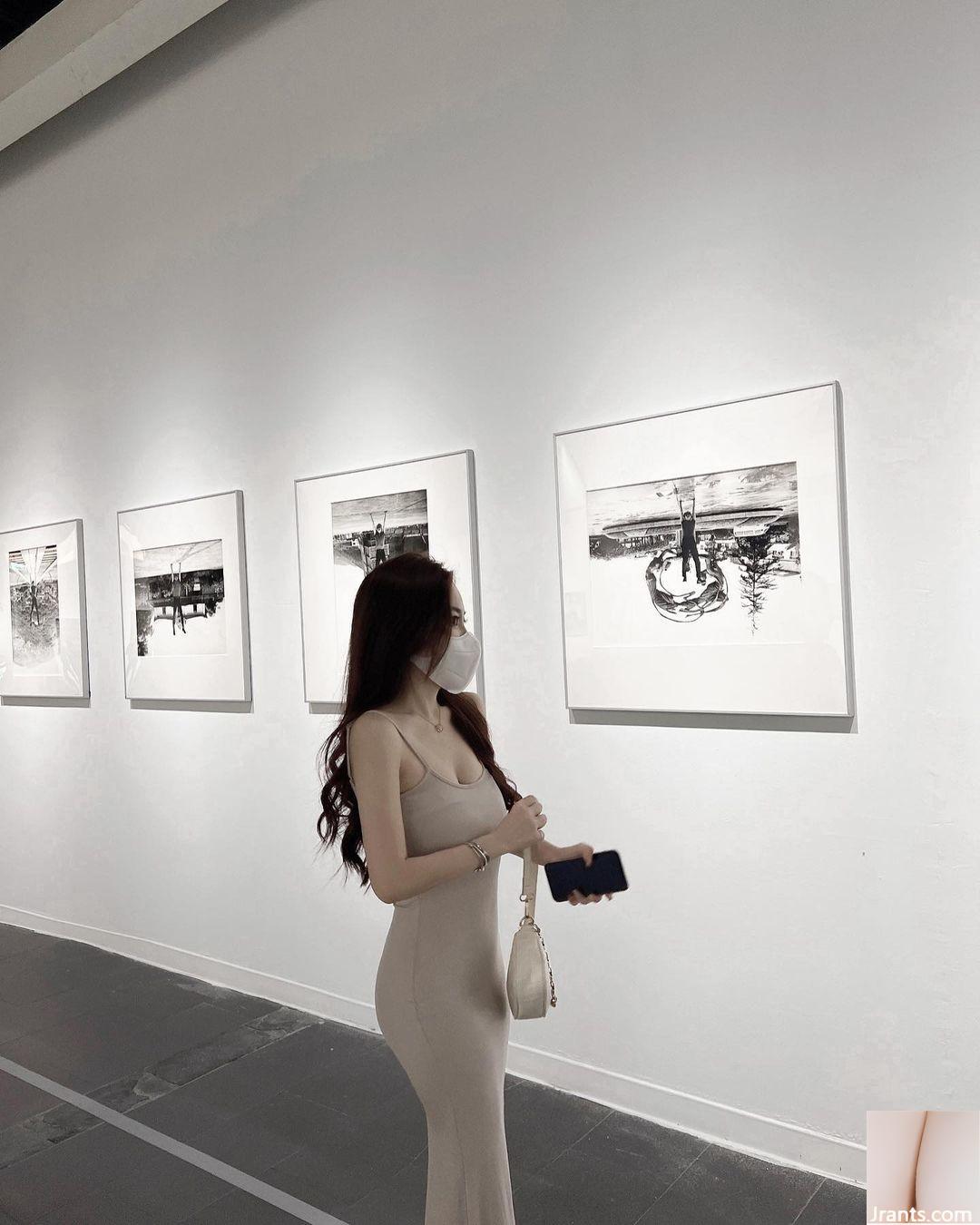 Vòng eo hoàn hảo của “Qianrong” với bộ ngực khủng và đẹp khiến người ta mê ngay lập tức (33P)