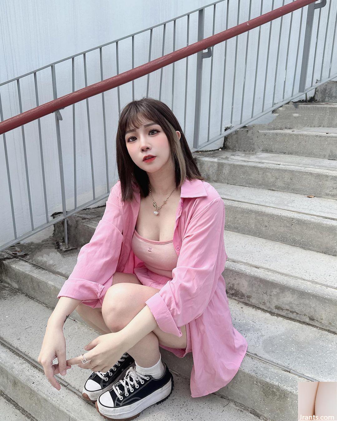 Những đường cong quyến rũ đến mức “Nian Niannian” có bộ ngực đẹp trắng trẻo và những đường cong gợi cảm nóng bỏng và quyến rũ (32P)