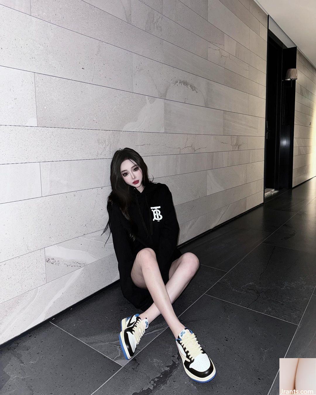 “Chàng trai dễ thương” sở hữu khí chất nữ hoàng với đường cong ngực căng tròn (29P)