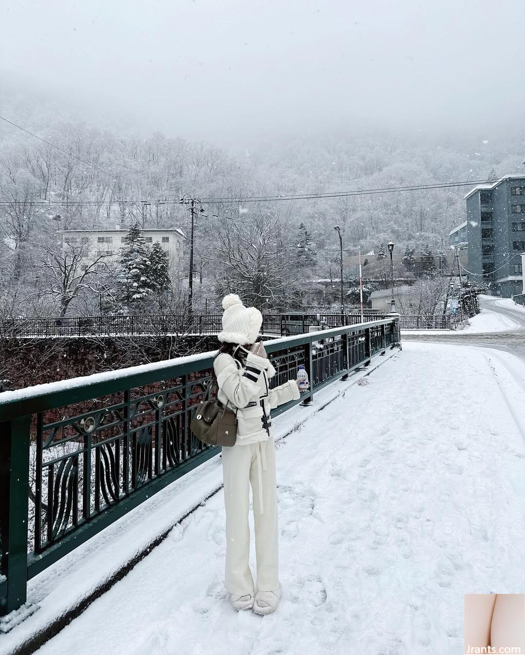 “Chàng trai dễ thương” sở hữu khí chất nữ hoàng với đường cong ngực căng tròn (29P) - Ảnh 4