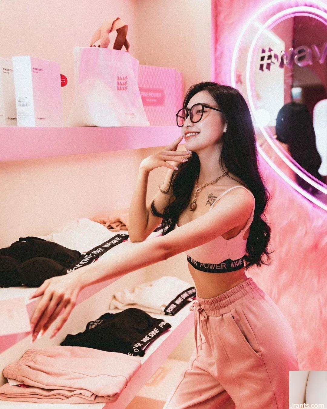 Cô nàng “Chu Chu Maisie” ngực tuyết dễ thương có dáng nóng bỏng đến mức phạm lỗi (30P) - Ảnh 9