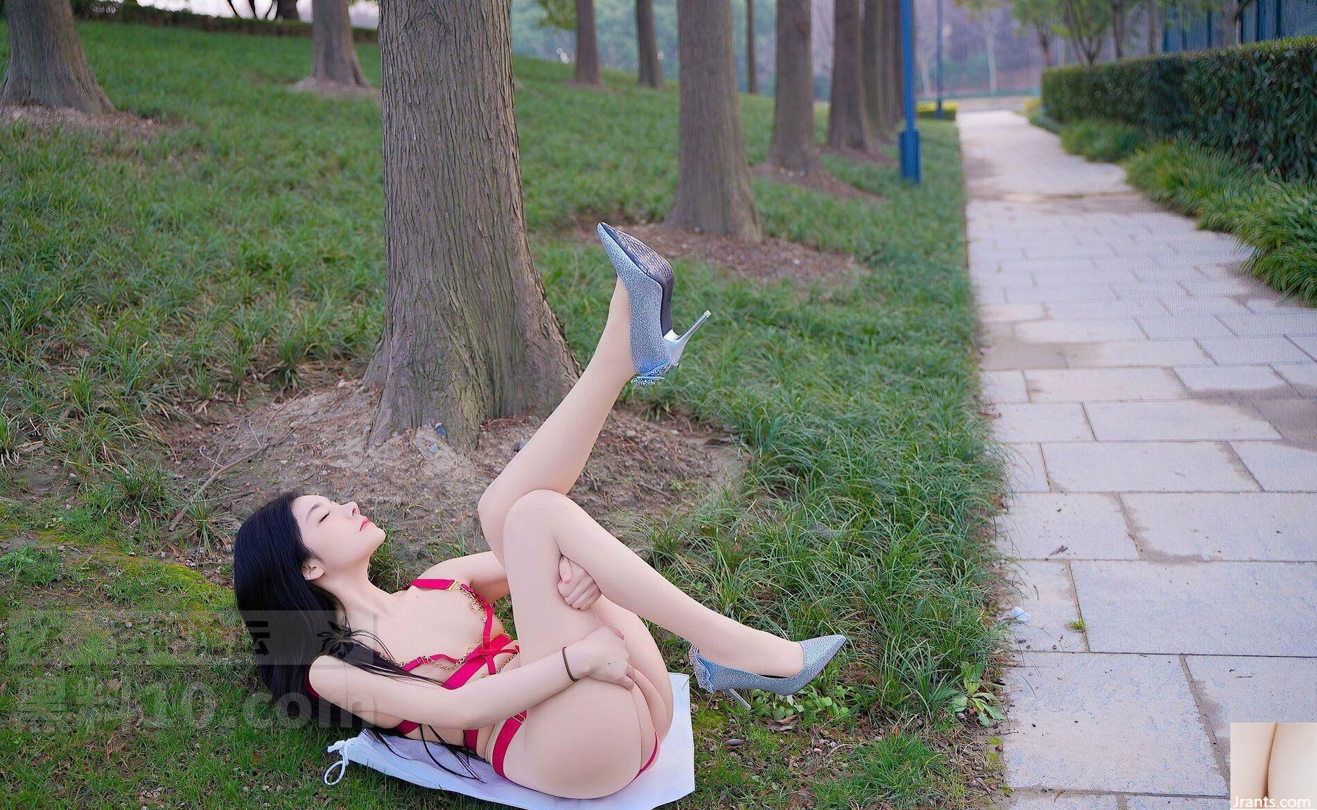 Bộ đồ lót màu hồng gợi cảm của người mẫu trẻ Neng Xueer đẹp nhất ở công viên ngoài trời thật gợi cảm (23P) - Ảnh 15