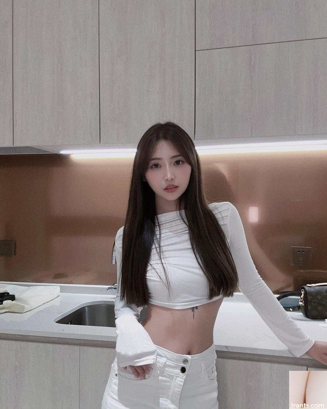 Làn da trắng như tuyết quyến rũ “Ha Geng” với bộ ngực dài và đẹp đến nao lòng (28P) - Ảnh 10