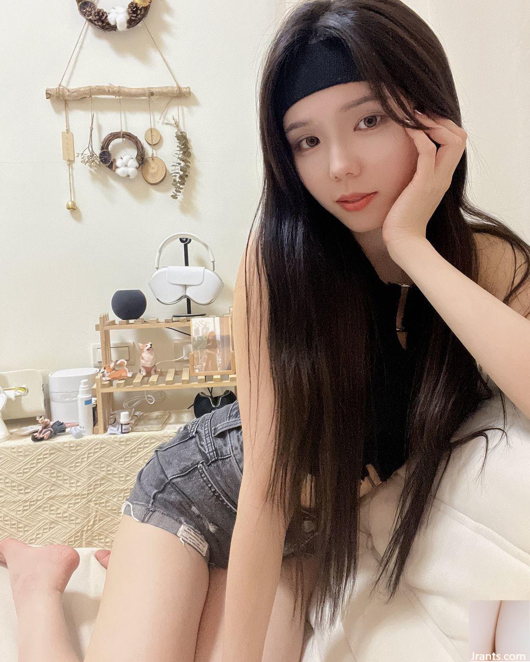 (Zoe Meat B) lộ vẻ gợi cảm, cay cay và không giấu được sự phấn khích (18P) - Ảnh 10