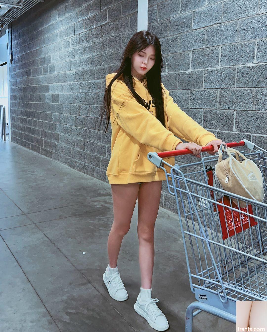 (Zoe Meat B) lộ vẻ gợi cảm, cay cay và không giấu được sự phấn khích (18P) - Ảnh 11