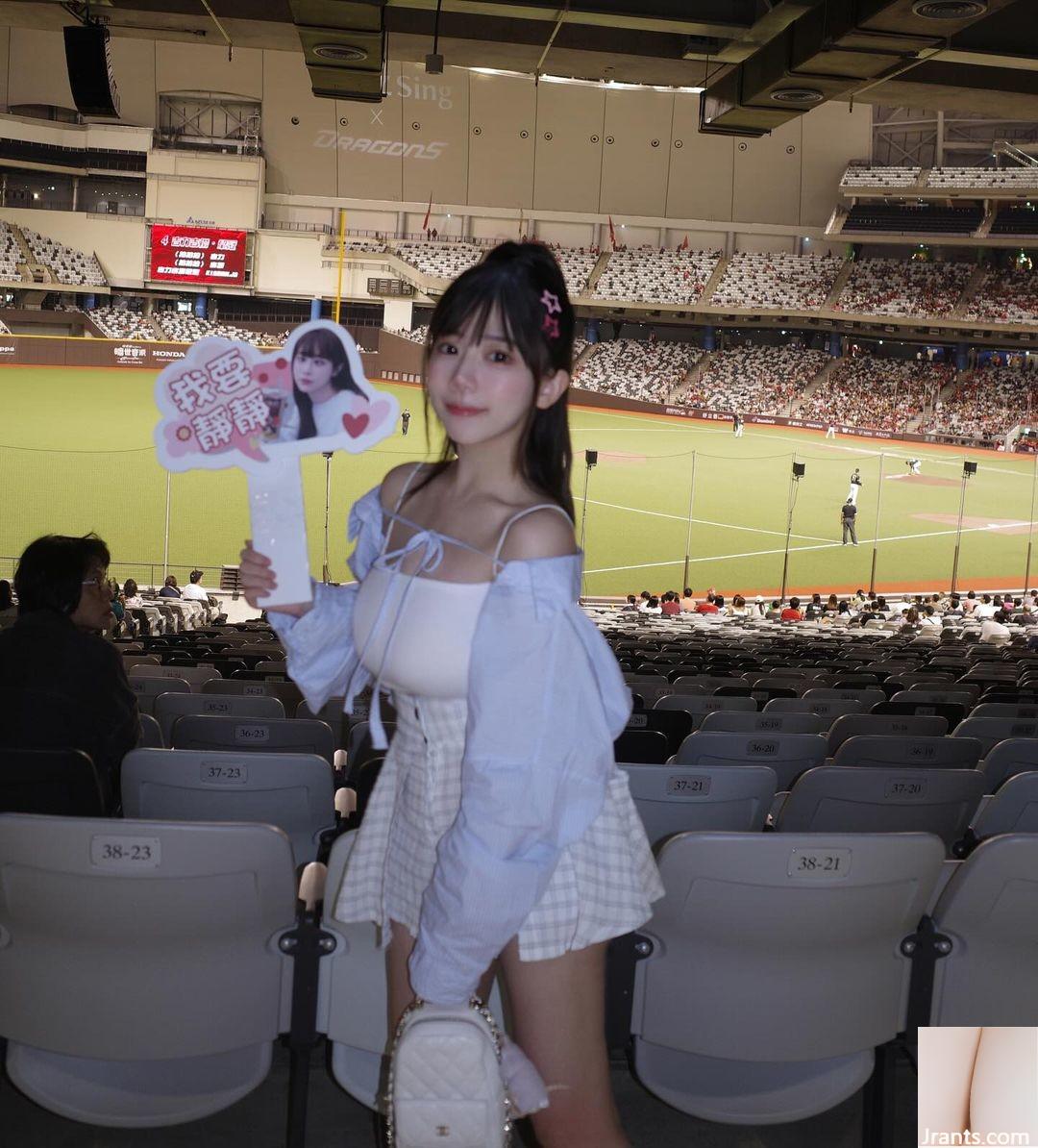 “Lý Vân Phi” xinh đẹp khoe góc nhìn độc ác khiến người ta chảy nước dãi mũi (14P)